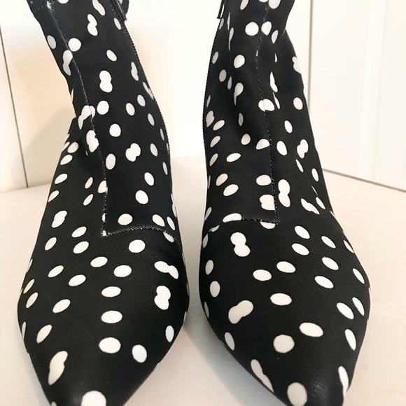 Gently Worn Betsey Johnson Fabric Booties with Kitten Heel Polka Dot Size 6.5 - Picture 8 of 10